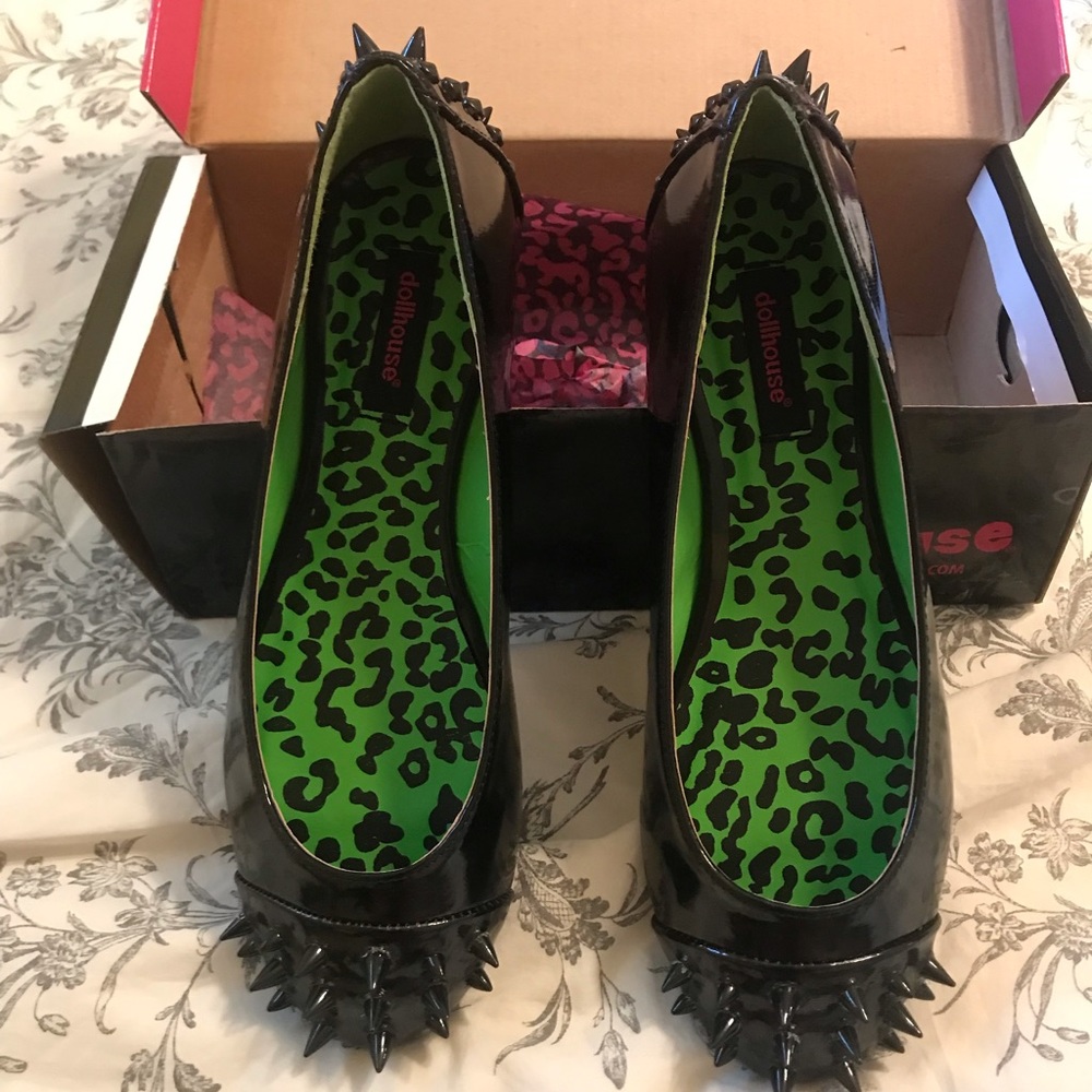 Dollhouse spiky patent leather flats